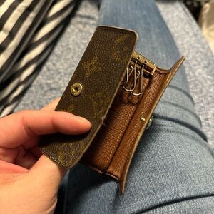 Used authentic Louis Vuitton 4 Key Holder